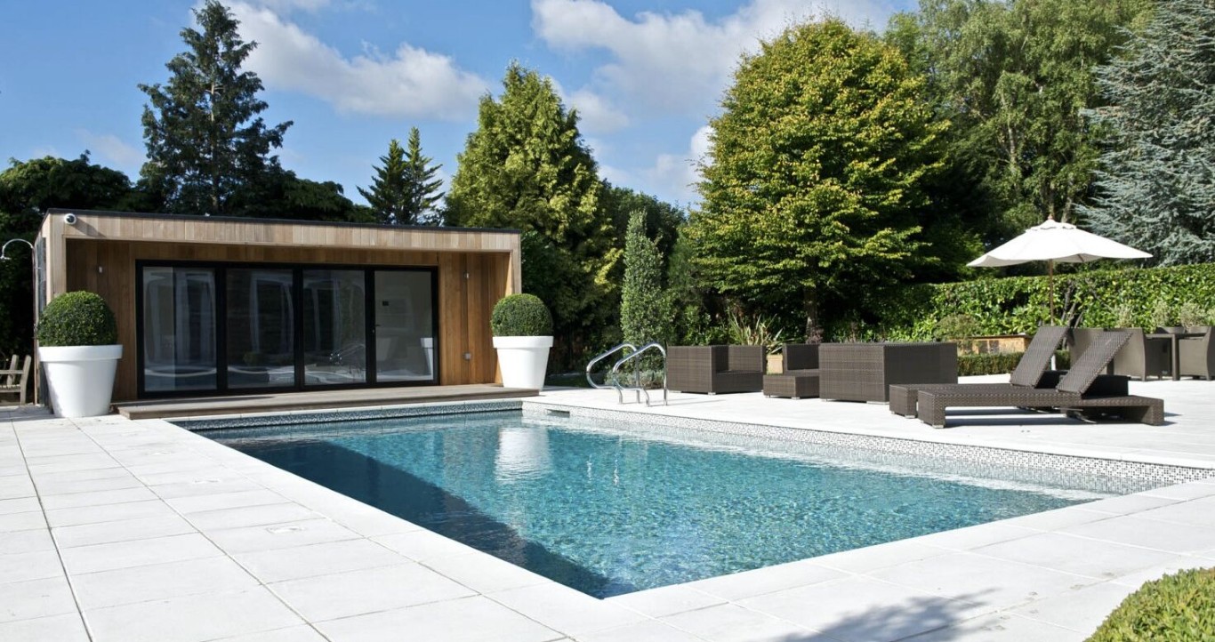 Pool Tile Cleaning & Calcium/Scale Removal in Brownsville, TX